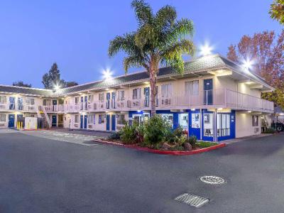 Motel 6 Hayward