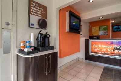 Motel 6 Escondido