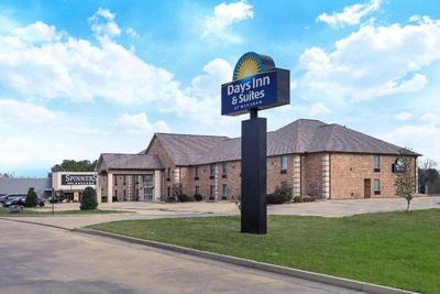 Days Inn & Suites by Wyndham Florence Jackson Area