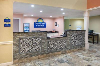 Days Inn & Suites by Wyndham Florence Jackson Area