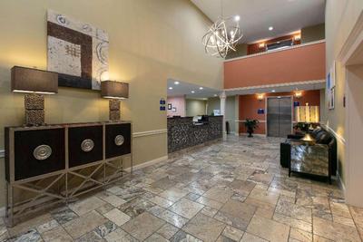 Days Inn & Suites by Wyndham Florence Jackson Area