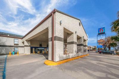 Motel 6 Laredo North