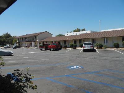 Hi Way Host Motel