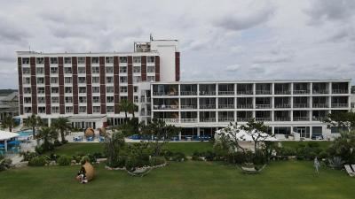 Blockade Runner Beach Resort