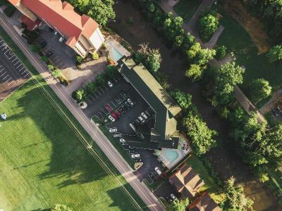 Twin Mountain Inn & Suites