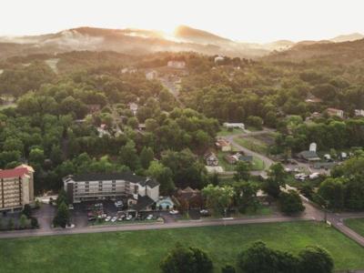 Twin Mountain Inn & Suites