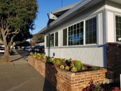Coastal Breeze Inn