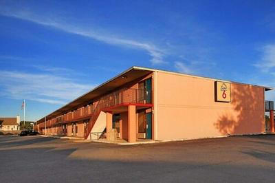 Super 6 Inn Suites