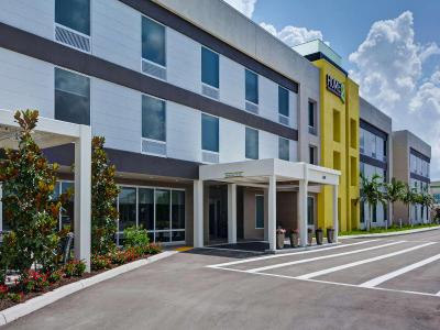 Home2 Suites by Hilton Naples I-75 Pine Ridge Road