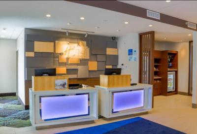 Holiday Inn Express & Suites Detroit North - Rosev