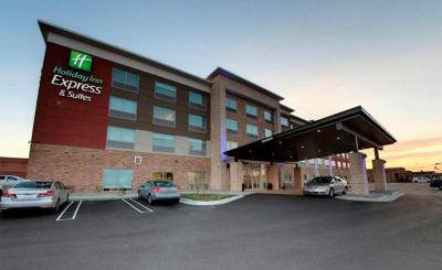 Holiday Inn Express & Suites Detroit North - Rosev