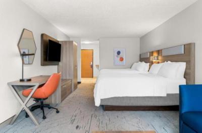 Holiday Inn Express & Suites Detroit North - Rosev