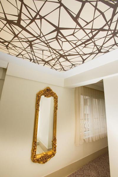 Honey Hotel
