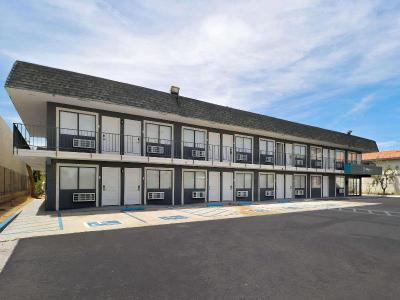 Clarion Pointe Ridgecrest near China Lake Naval St