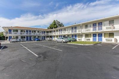 Super 8 by Wyndham Santa Clara