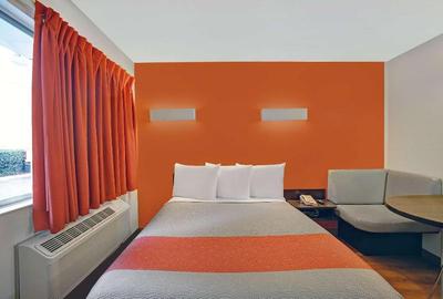 Super 8 by Wyndham Santa Clara