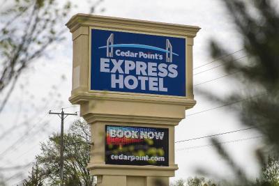 Cedar Point S Express Hotel