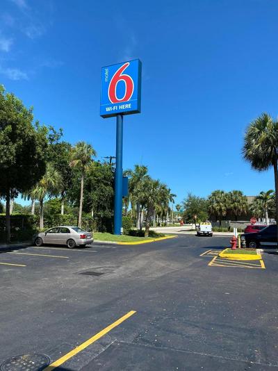 Motel 6 Lantana