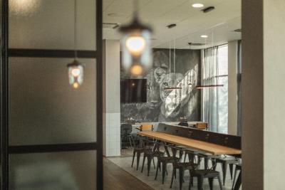 Holiday Inn - the niu, Leo Nuremberg