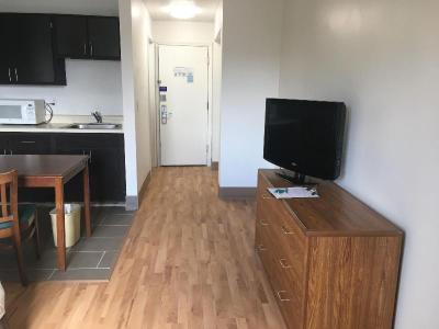 Host Inn And Suites