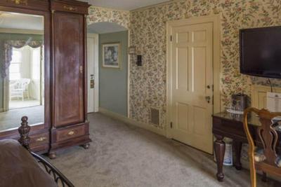 The Yankee Clipper Inn