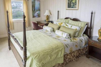 The Yankee Clipper Inn