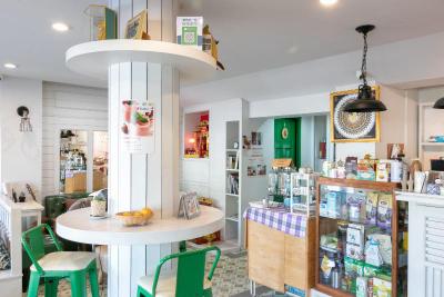 Ratana Boutique Hostel by ZUZU