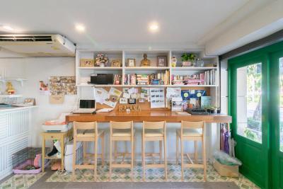 Ratana Boutique Hostel by ZUZU