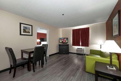 Red Roof Inn & Suites Pensacola - NAS Corry