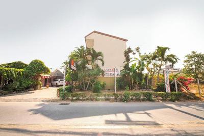 838 Aromdee Apartment