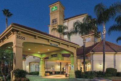 La Quinta Inn Suites by Wyndham Ontario Airport