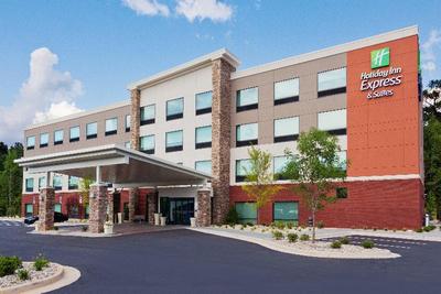 Holiday Inn Express & Suites Fayetteville, an IHG