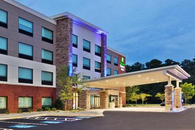 Holiday Inn Express & Suites Fayetteville, an IHG