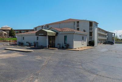 Motel 6 Blue Springs, MO