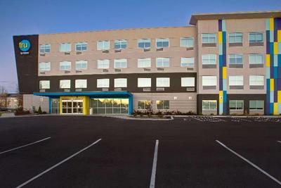 Tru by Hilton Alcoa Knoxville Airport