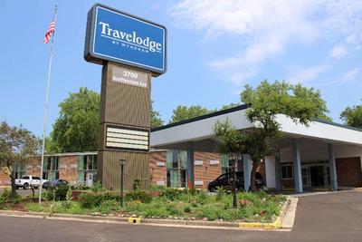 Travelodge by Wyndham Water's Edge Hotel - Racin