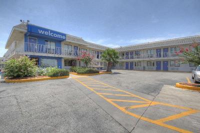 Motel 6 San Antonio, TX - Fort Sam Houston