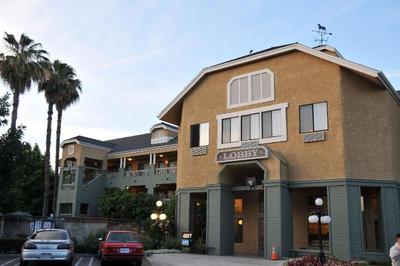 Oak Tree Inn