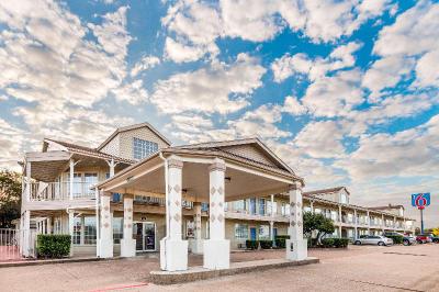 Motel 6 Waxahachie, TX