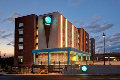 Tru by Hilton Manchester Downtown