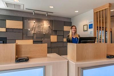 Holiday Inn Express and Suites Carlisle SW I-81