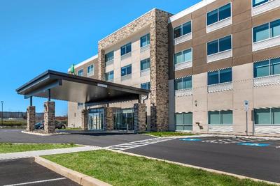 Holiday Inn Express and Suites Carlisle SW I-81