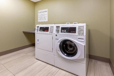Holiday Inn Express & Suites Brunswick