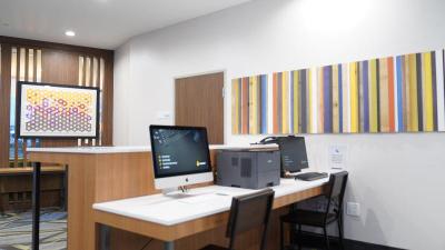 Holiday Inn Exp & Sts Dallas Market Ctr – Love Fi