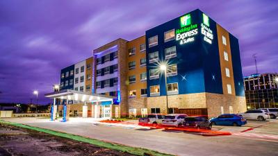 Holiday Inn Exp & Sts Dallas Market Ctr – Love Fi