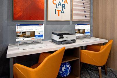 Holiday Inn Express & Sts Valencia - Santa Clarita