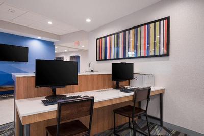 Holiday Inn Express & Suites Hoffman Estates