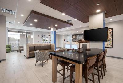 Holiday Inn Express & Suites Hoffman Estates