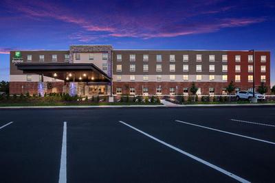 Holiday Inn Express & Suites Hoffman Estates