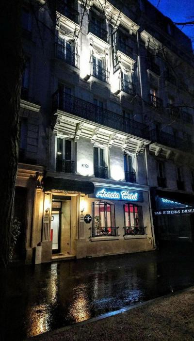Acacia Hotel